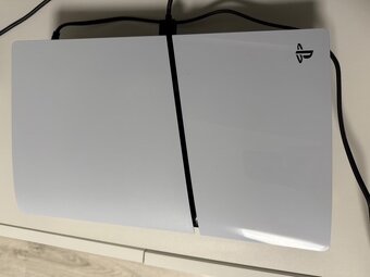 Herní konzole Playstation 5, 2 ovladače, téměř nepoužitá - 2