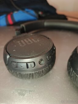 Bezdrátová sluchátka JBL Tune 670NC černá - 2