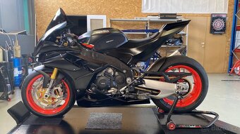 APRILIA RSV4 1100 okruhovka - 2