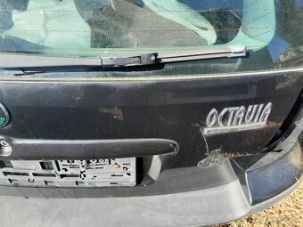5 páté zadní dveře víko kufru Škoda Octavia 1barva 9910 - 2