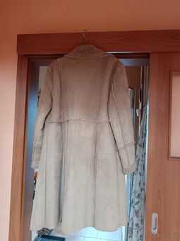 Prodej dámského semišového kabátu - 2