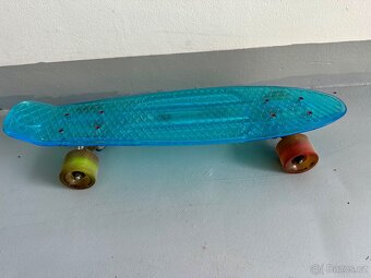 Penny board se sviticimi kolečky - 2