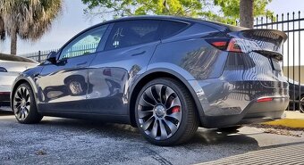 Tesla model Y - 2