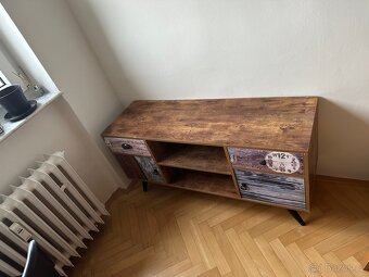Televizni stolek - 2
