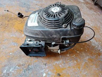 Motor ze sekačky Honda - 2