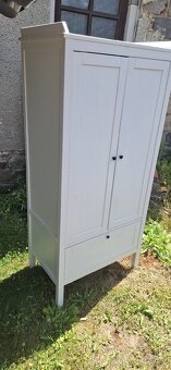 Dřevěná skříň IKEA Sundvik - 2