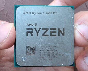 AMD Ryzen 5 3600XT bez chladiče - 2