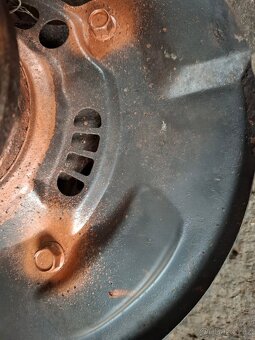 Přední těhlice Subaru - 2