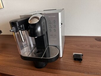 Kávovar Nespresso De’Longhi Lattissima EN720.M - 2