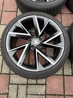 Zimní sada r19 Škoda Vega 225/40 R19 - 2