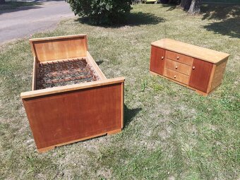 Postel, skříně... - 2