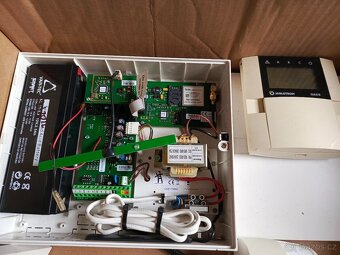 ALARM JABLOTRON JA-82KRG + GSM a RADIO + čidla - 2