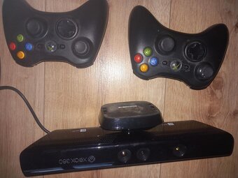 Xbox 360 včetně monitoru a her, a tenisové konzole Lexibook - 2