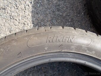 Pneu 245/45R18  100W - 2