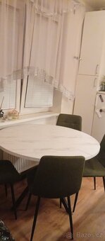 Jídelní stůl a židle - 2