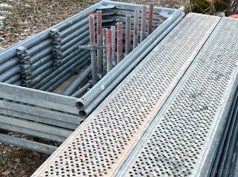 Lešení Layher. - 2