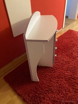 Toaletní stolek - 2