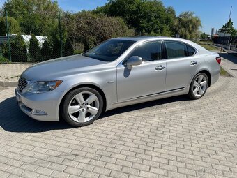 Lexus LS 460 4.6 V8 - 2