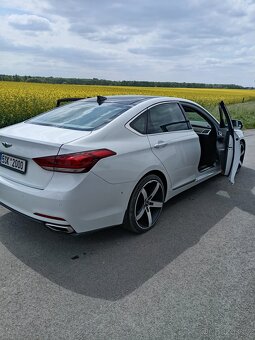 Hyundai Genesis 3.8.rok 2015 bílá perleť - 2
