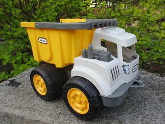 2x PLASTOVÉ AUTÍČKO - NÁKL. LITTLE TIKES a LESOVŮZ CAVALLINO - 2