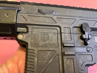 Airsoft M4 + vesta, zasobniky baterie, odhazovák - 2