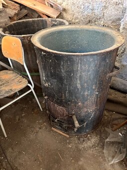 Staré vinařské kádě, sudy, kotel, atd… - 2