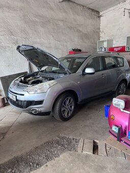 Citroen C-crosser 2.2 hdi 4x4, 7 míst - 2