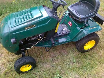 Zahradní traktor John Deere - 2