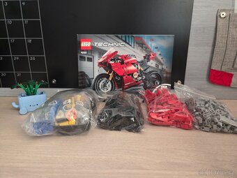 Lego Technic 42107 Ducati Panigale V4 R - 2