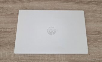 HP 15 (Ryzen 7 7730U, 16 GB RAM, 512 GB SSD) - 2