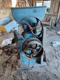 hystorická starožitná drtička na šrot šrotovník - 2