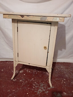 Starý noční/odkládací stolek, 19.st. - 2