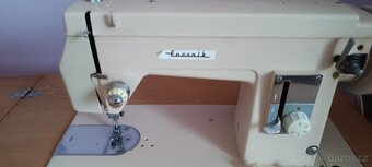 Šicí stroj - 2