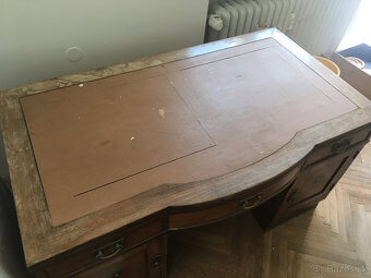 Ředitelský psací stůl - 2