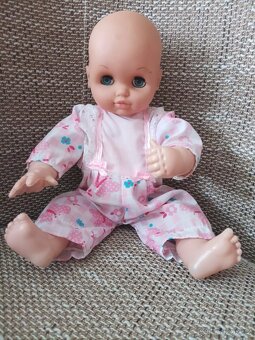 Retro panenka - plačící - 2