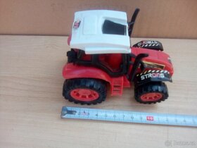 Traktor hračka - 2