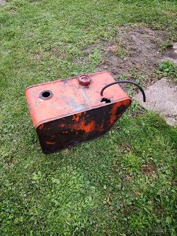 Koupím naftovou nádrž na VZV Desta 1622 - 2