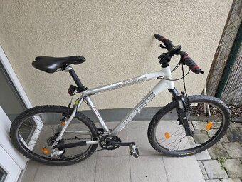 Jízdní kolo Cube - 2