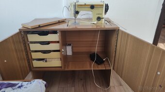 Šicí stroj - 2