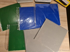 Velké "Lego" pláty / podložky + boxy nové - 2