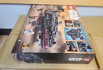 LEGO STAR WARS Temný Falcon 75389 - 2