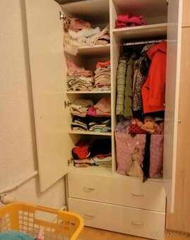 Šatní skříň masivní - 2