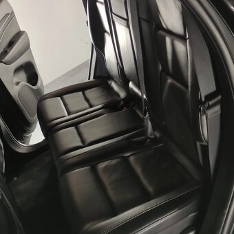 Jeep Grand Cherokee OVERLAND (5.7L V8 HEMI) - 2