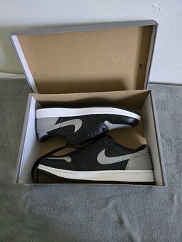Air Jordan 1 Retro Low OG 42.5 - 2