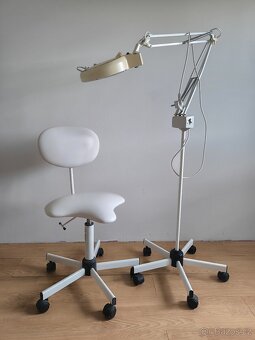Kosmetická lampa s lupou - 2