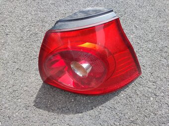 VW Golf V - zadní pravé vnější světlo - 2