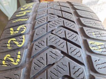 Prodám zimní pneu 225/45/17  94v Pirelli - 2