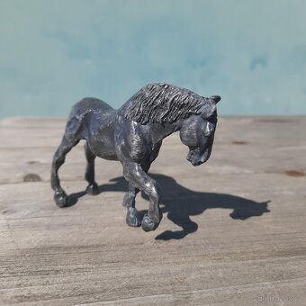 Cínová figurka, těžítko - teplokrevník - 2