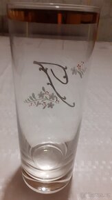 Sklenice s písmenem T - 2