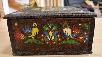 Stará rustikální dřevěná kazeta - 2